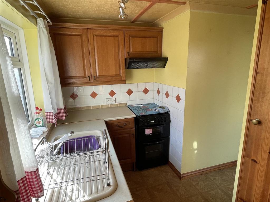 Kitchen Area: