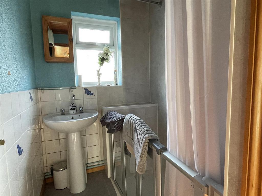 Shower Room: