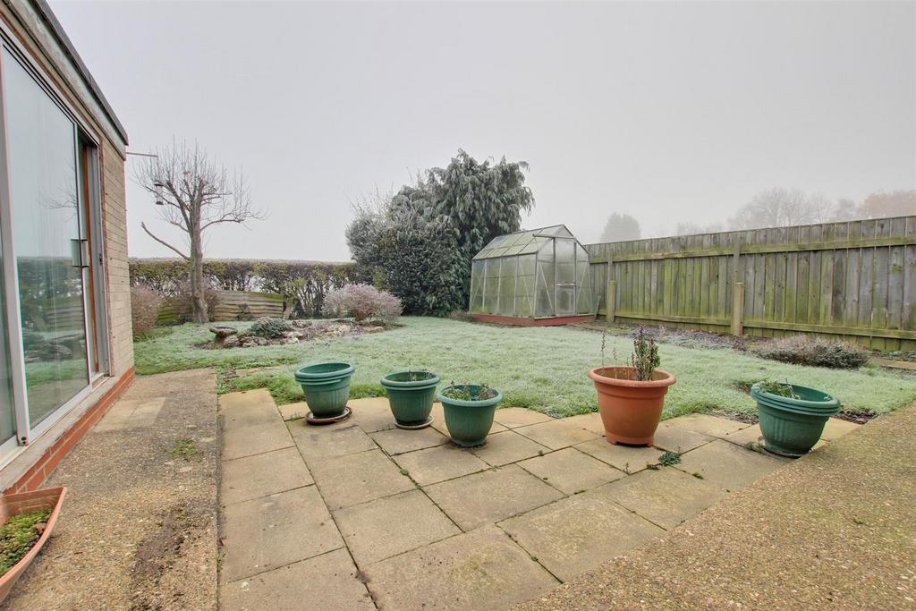 Brimington Road, Willerby, Hull 2 bed detached bungalow £285,000