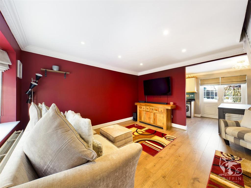 Cole Avenue, Chadwell St. Mary, Grays 2 bed terraced house £325,000