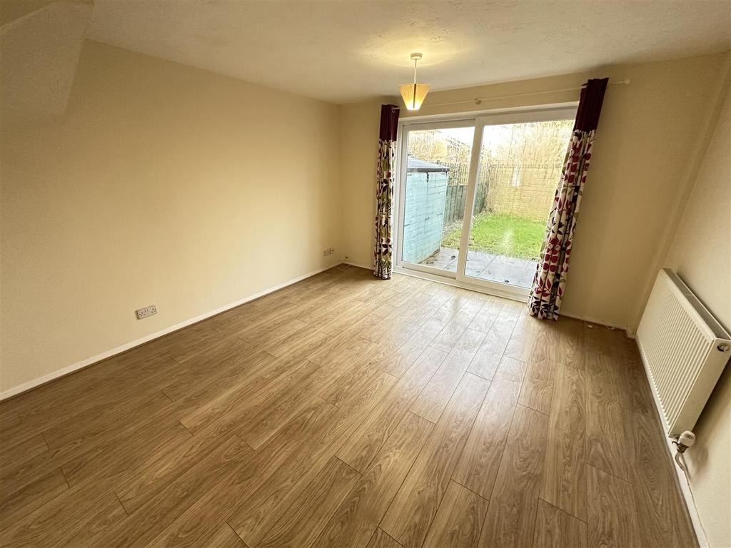 Meadow Drive, Odd Down, Bath 2 bed semidetached house £1,200 pcm (£