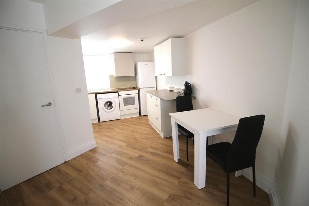 Boycroft Avenue, London 1 bed flat - £1,250 pcm (£288 pw)