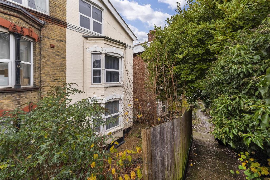 Upper Grosvenor Road, Tunbridge Wells 1 bed flat £615 pcm (£142 pw)