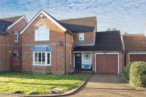 3 bedroom detached house to rent, Staniland Drive, Weybridge, Surrey, KT13