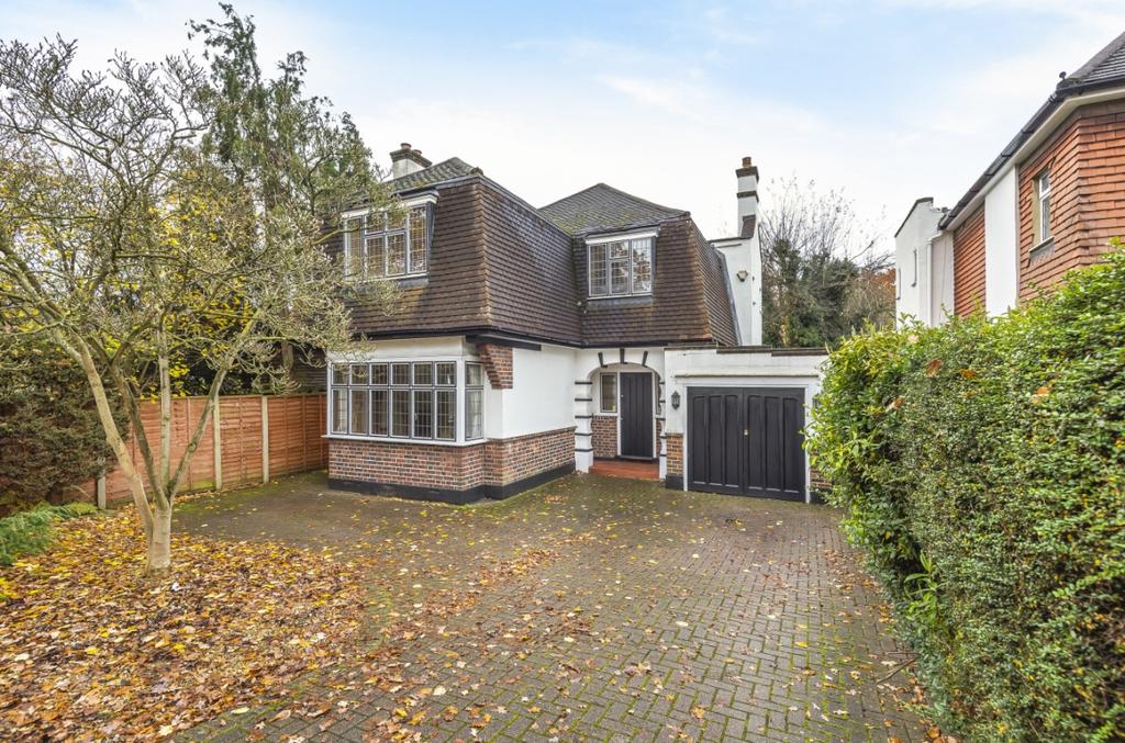 Hayes Lane Beckenham BR3 3 bed house £2,700 pcm (£623 pw)