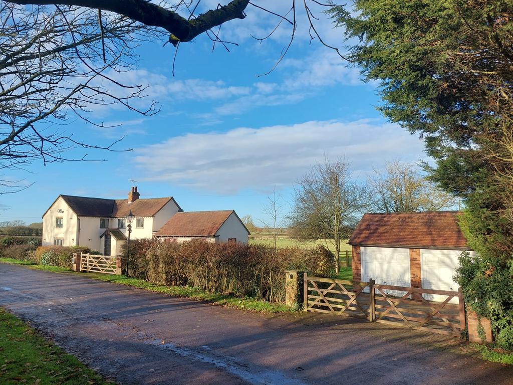 74 Wood Lane, Shilton, Coventry... 3 bed detached house £250,000