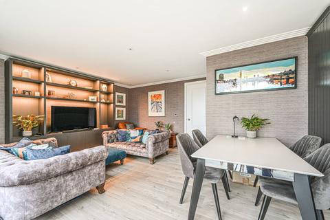 3 bedroom flat to rent - CHAPLIN DRIVE, Oakwood, Barnet, EN4