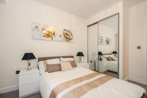 2 bedroom flat for sale - Sunbury-on-Thames,  Surrey,  TW16