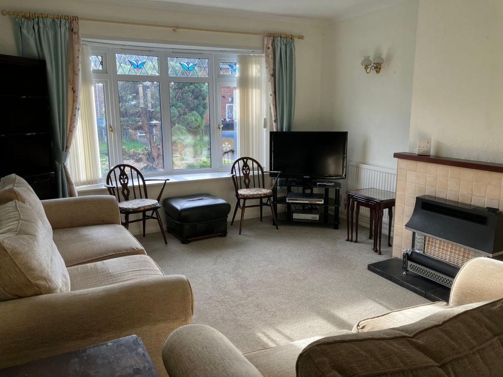 Oak Street, Weedon, Northampton NN7 4RQ 2 bed semidetached bungalow