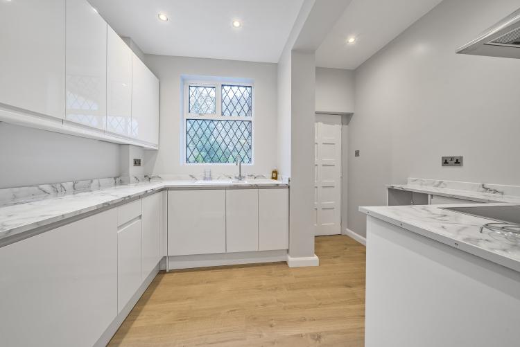 Copse Avenue West Wickham BR4 3 bed house £2,400 pcm (£554 pw)