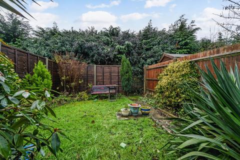 15 Chalcraft Close, Liphook, GU30 7PW