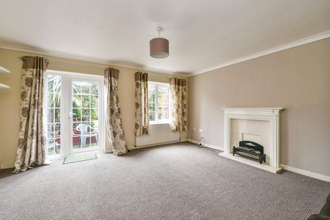 15 Chalcraft Close, Liphook, GU30 7PW