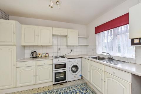 15 Chalcraft Close, Liphook, GU30 7PW