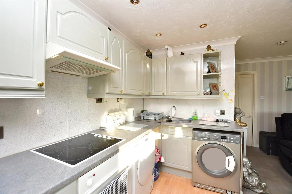 Manor Way, LeysdownOnSea... 2 bed flat for sale £70,000