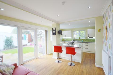 25 Rectory Avenue, Corfe Mullen, Wimborne, BH21 3EZ