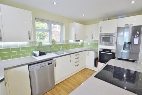 25 Rectory Avenue, Corfe Mullen, Wimborne, BH21 3EZ