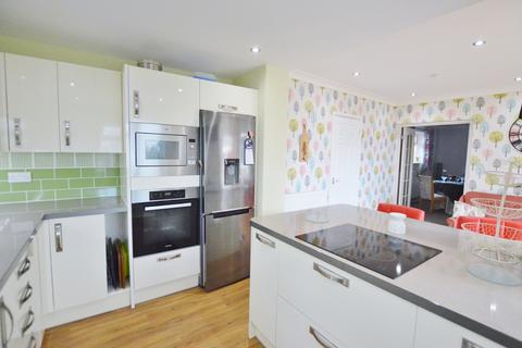 25 Rectory Avenue, Corfe Mullen, Wimborne, BH21 3EZ