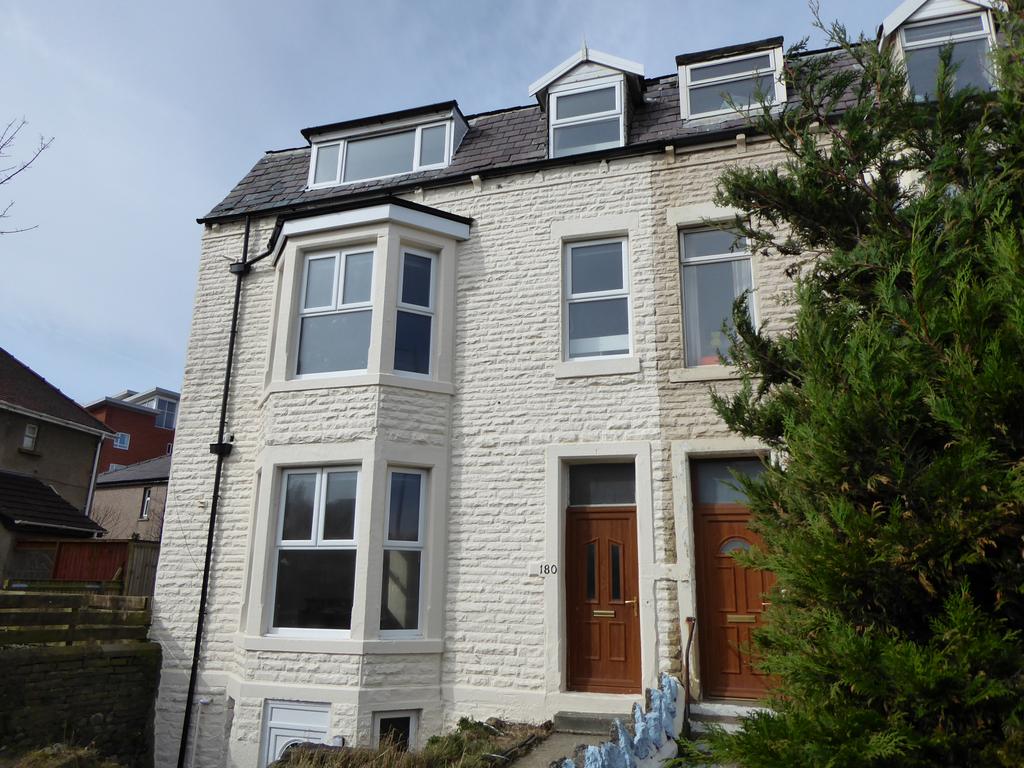 Heysham Road, Heysham, Morecambe, LA3 1DJ 2 bed flat £500 pcm (£115 pw)