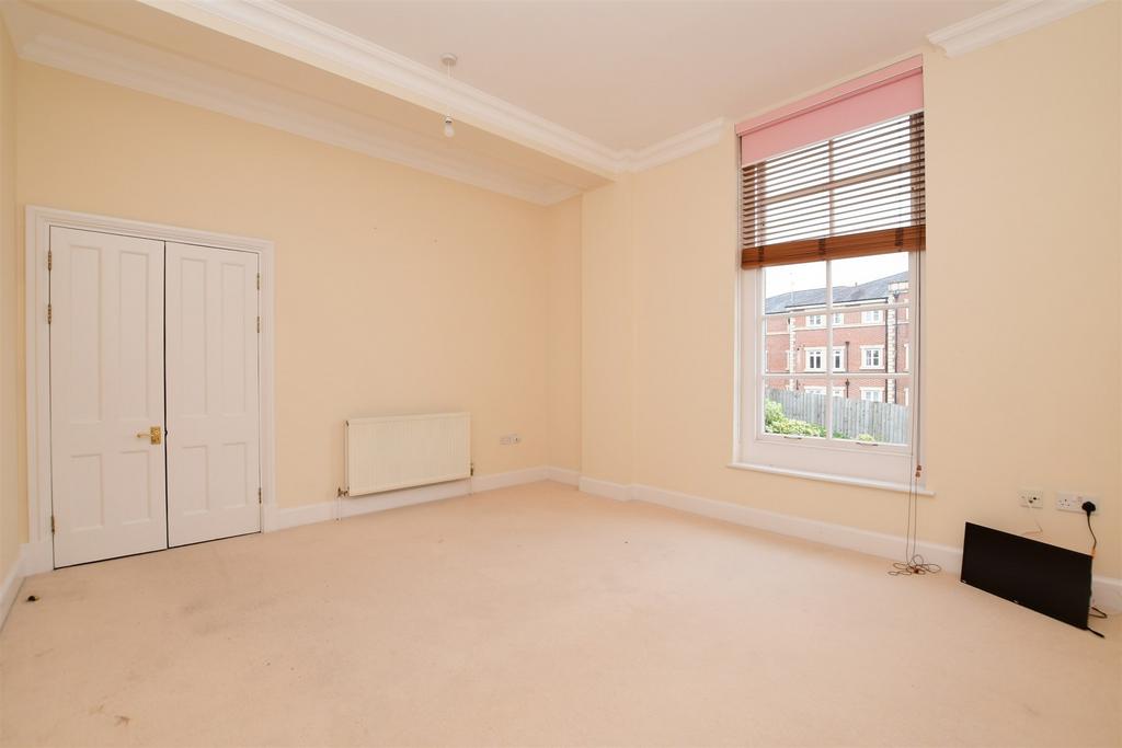 Royal Earlswood Park, Redhill, Surrey 1 bed ground floor flat for sale