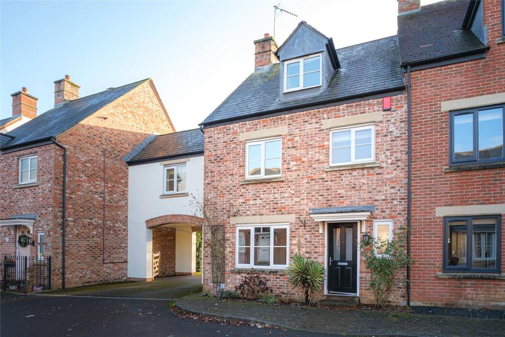 Dunley Dunley Close, Swindon, Wiltshire, SN25 4 bed house - £1,400 pcm (£323 pw)
