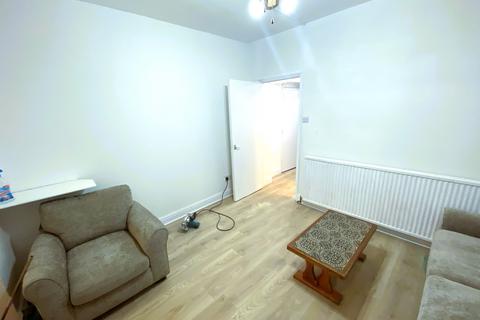 2 bedroom flat to rent, Belgrave Road, Ilford IG1