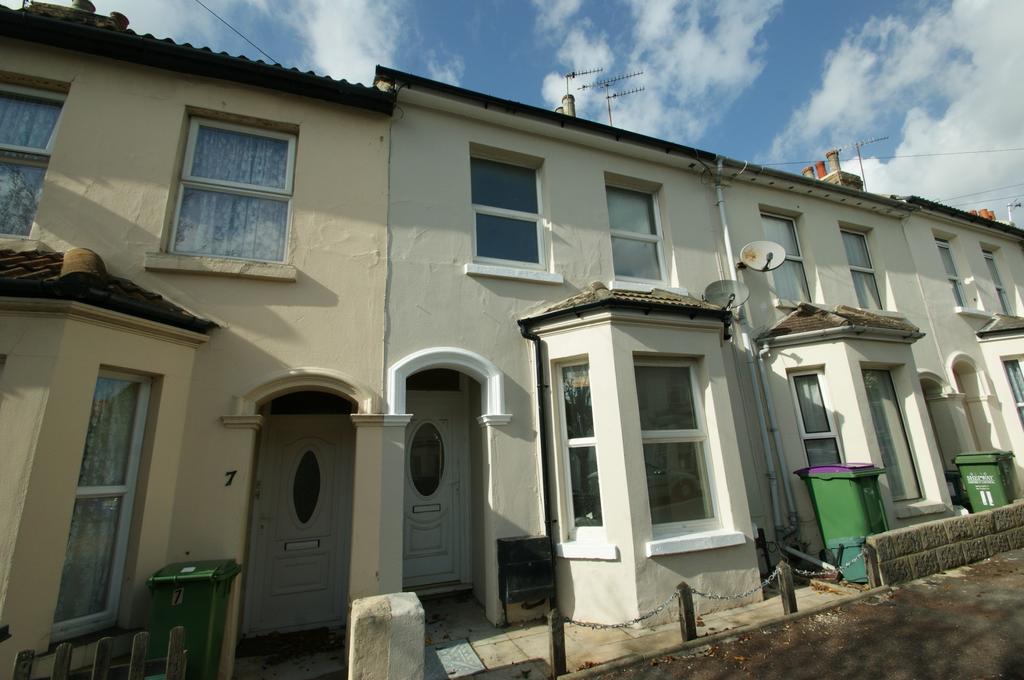 Marshall Street, Folkestone, CT19 6EN 2 bed terraced house £900 pcm