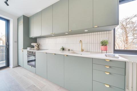 Flat 4, Minard Court, 160 Ravenscroft Road, Beckenham, BR3 4TW