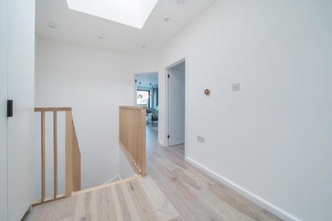 Flat 4, Minard Court, 160 Ravenscroft Road, Beckenham, BR3 4TW