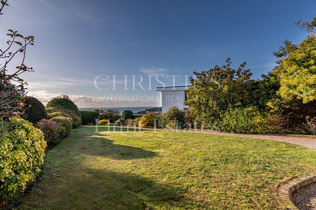 Tabor Heights, La Route Des St Brelade, Jersey. JE3 8EU 4 bed