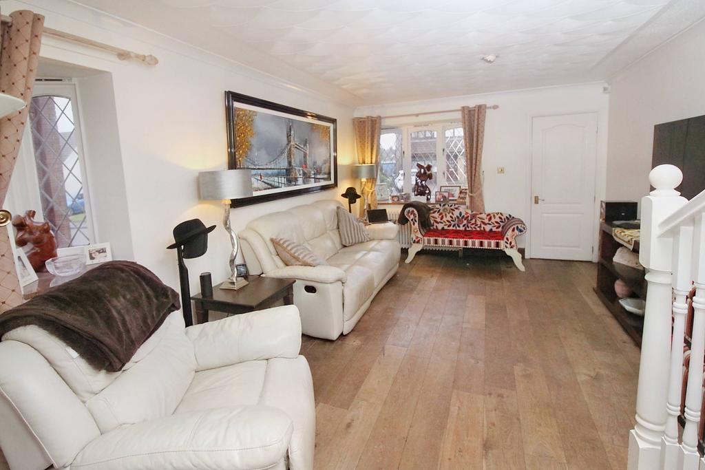 Dalvait Gardens, Balloch G83 3 bed detached house £279,000