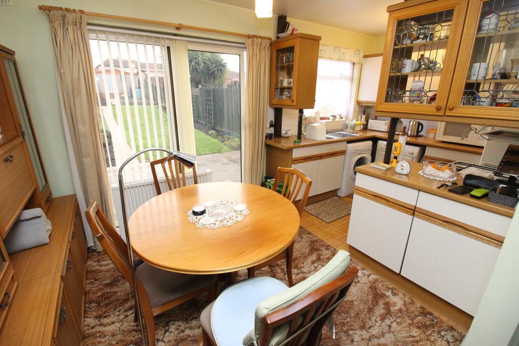 St. Philips Avenue, Worcester Park KT4 2 bed terraced house £425,000