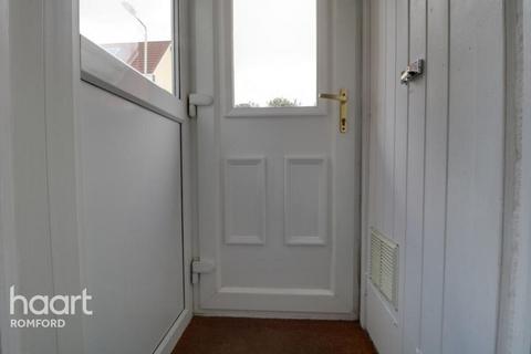 1 bedroom semi-detached house to rent, Stephens Close, Romford