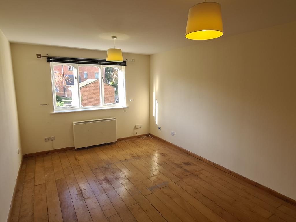 Ascot Court, Aldershot, GU11 2 bed flat £1,100 pcm (£254 pw)
