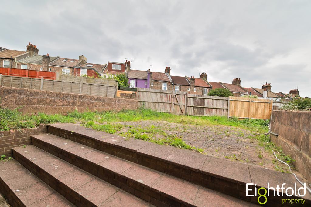 Kimberley Road, Brighton 4 bed terraced house £2,600 pcm (£600 pw)