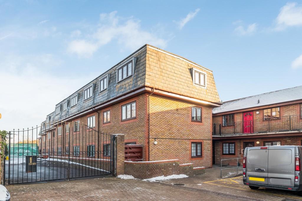 Southend House, Footscray Road, Eltham SE9 2 bed flat for sale £225,000