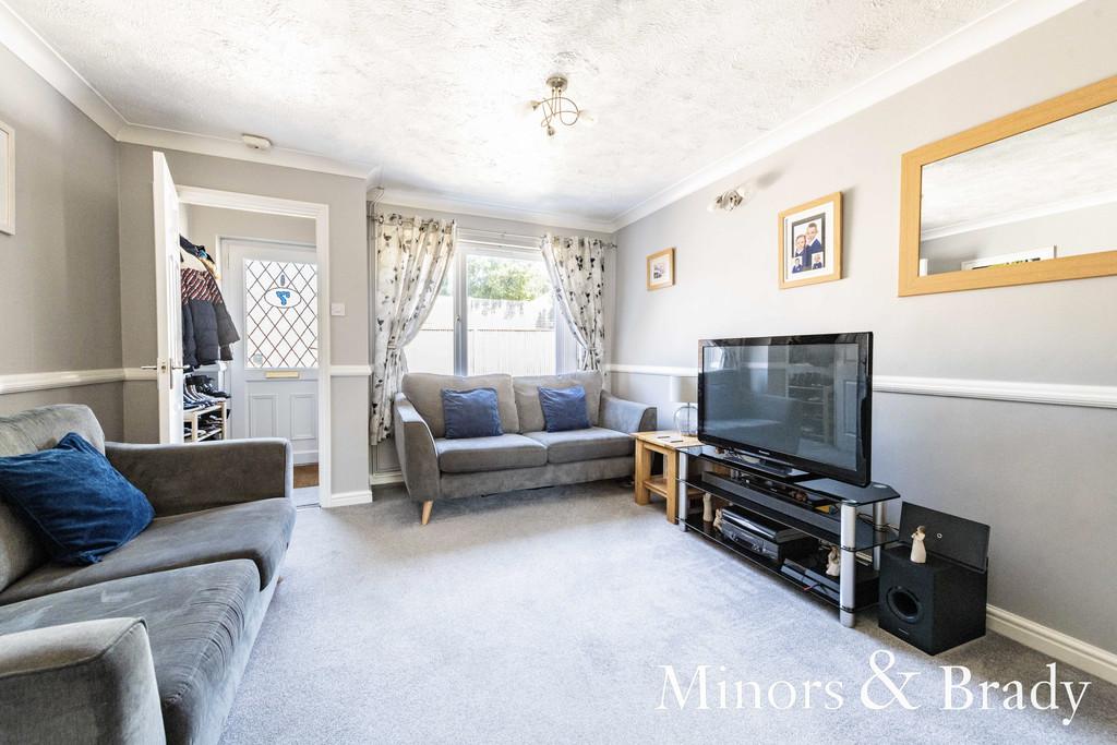 Oak Tree Close, Martham 2 bed terraced house £850 pcm (£196 pw)