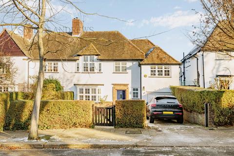22 Brentham Way, London, W5 1BJ