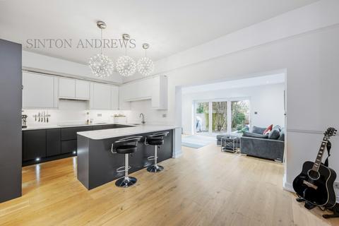 3 bedroom flat for sale - Gunnersbury Avenue, Ealing, W5