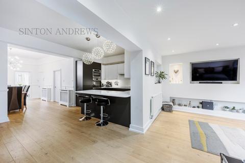 3 bedroom flat for sale - Gunnersbury Avenue, Ealing, W5