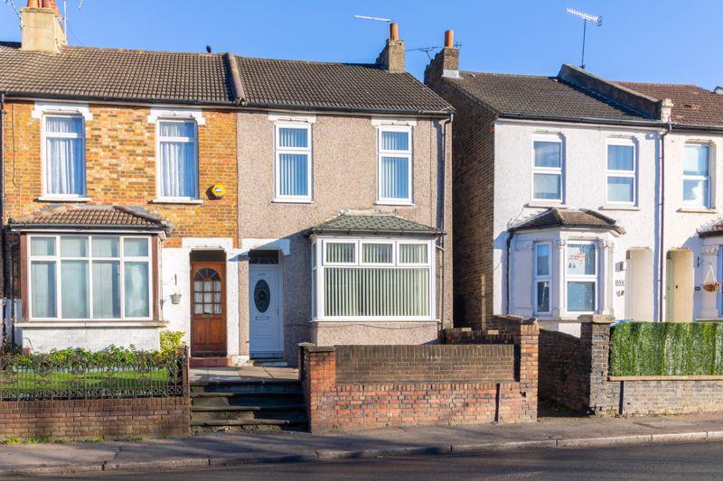 Godstone Road, Whyteleafe 3 bed end of terrace house for sale £435,000