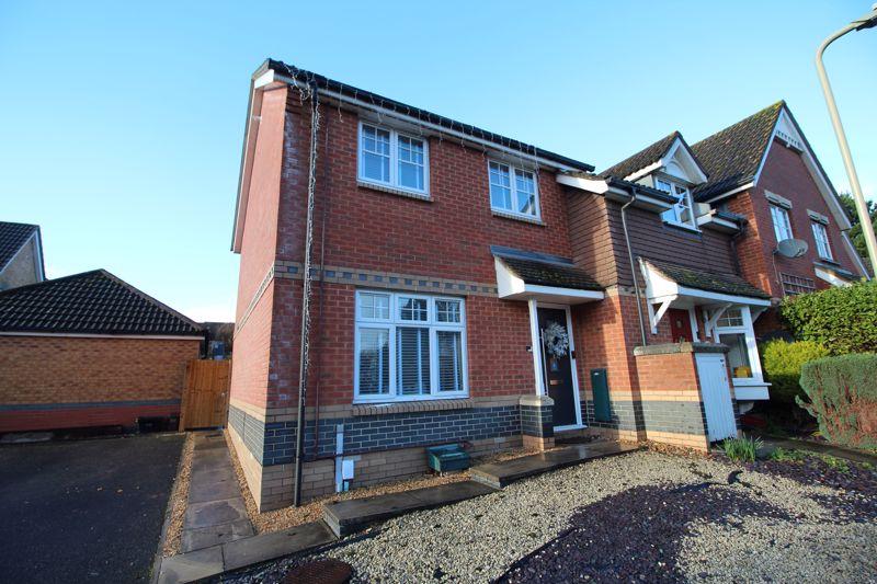 Quob Farm Close, West End, SO30 3HS 3 bed end of terrace house £330,000
