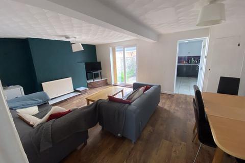 undefined, 4 Bed Student Property on Gainsborough Road, L15