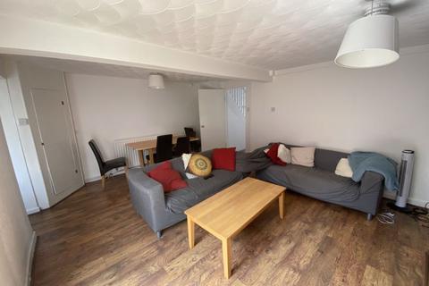 undefined, 4 Bed Student Property on Gainsborough Road, L15