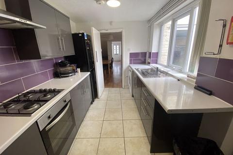 undefined, 4 Bed Student Property on Gainsborough Road, L15