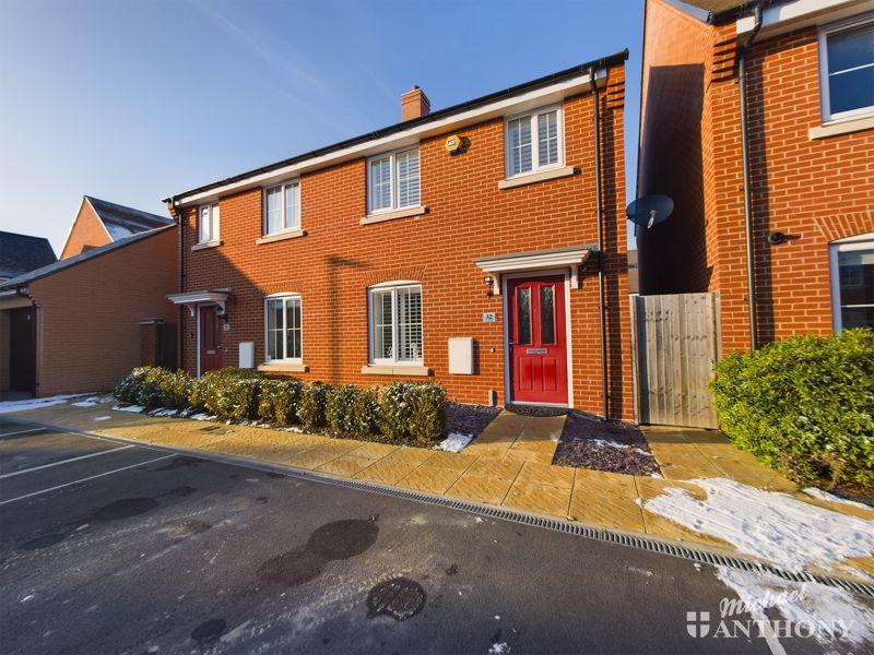 Comet Way, Aylesbury 3 bed semidetached house £365,000