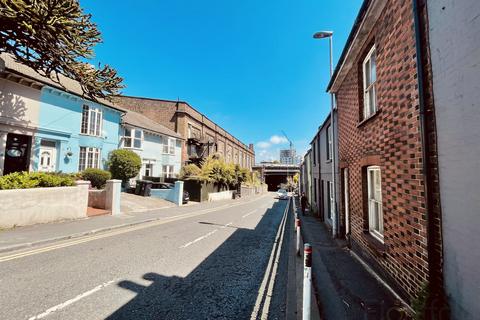 6 bedroom terraced house to rent, Old Shoreham Road, Brighton