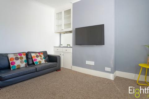 6 bedroom terraced house to rent, Old Shoreham Road, Brighton