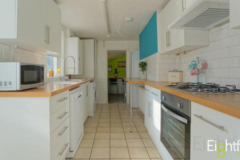 6 bedroom terraced house to rent, Old Shoreham Road, Brighton