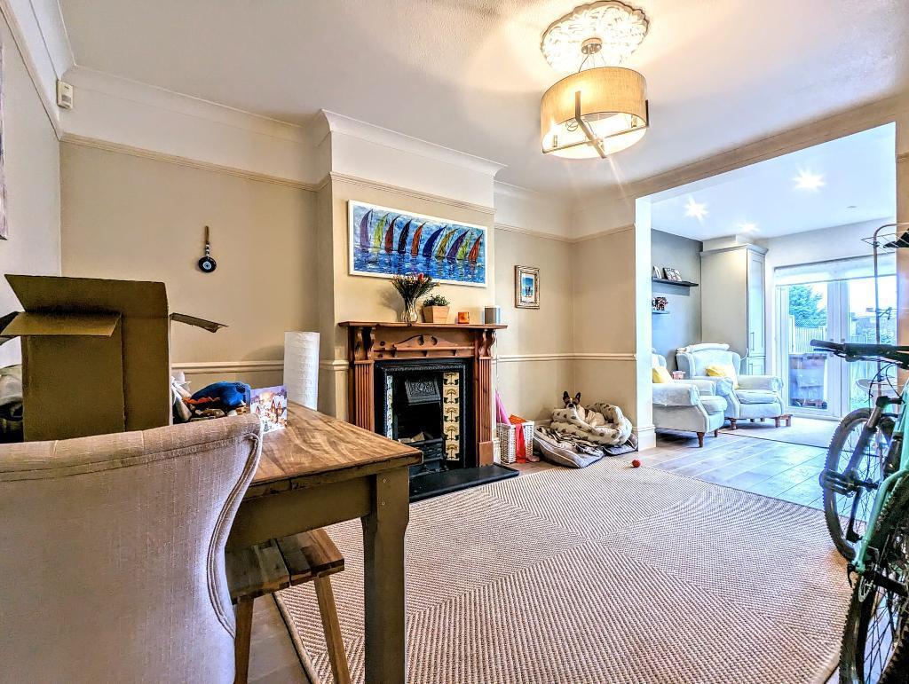 Elm Walk, Raynes Park, London, SW20 9EG 4 bed terraced house £2,700