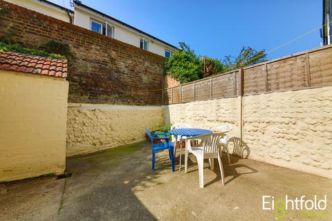 3 bedroom terraced house to rent, Edinburgh Road, Brighton